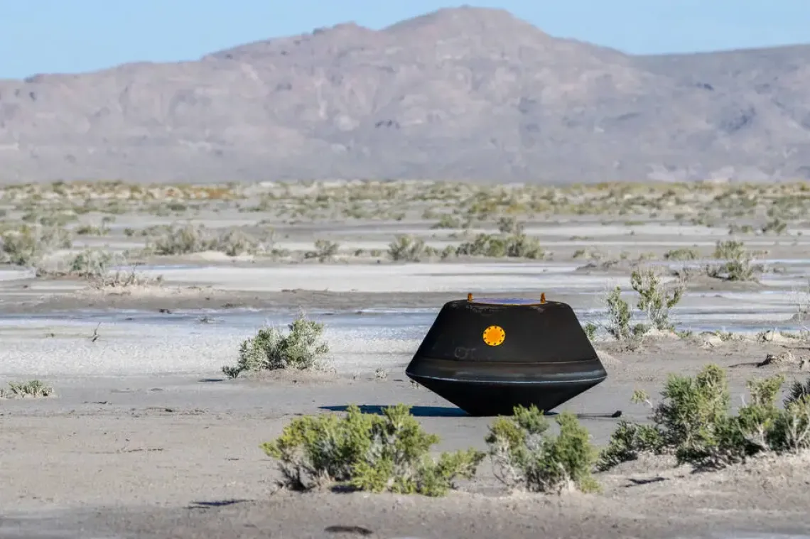 Image of OSIRIS-REx on the ground after landing